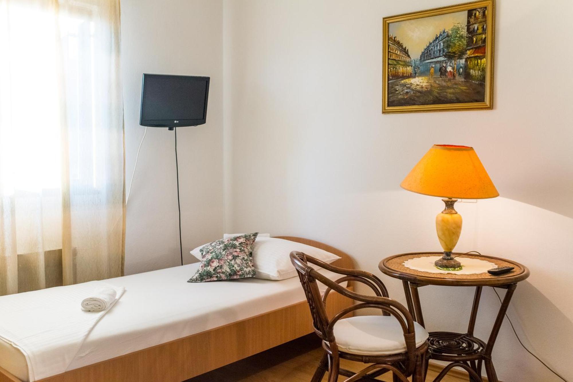 Apartment Mande Брист Екстер'єр фото