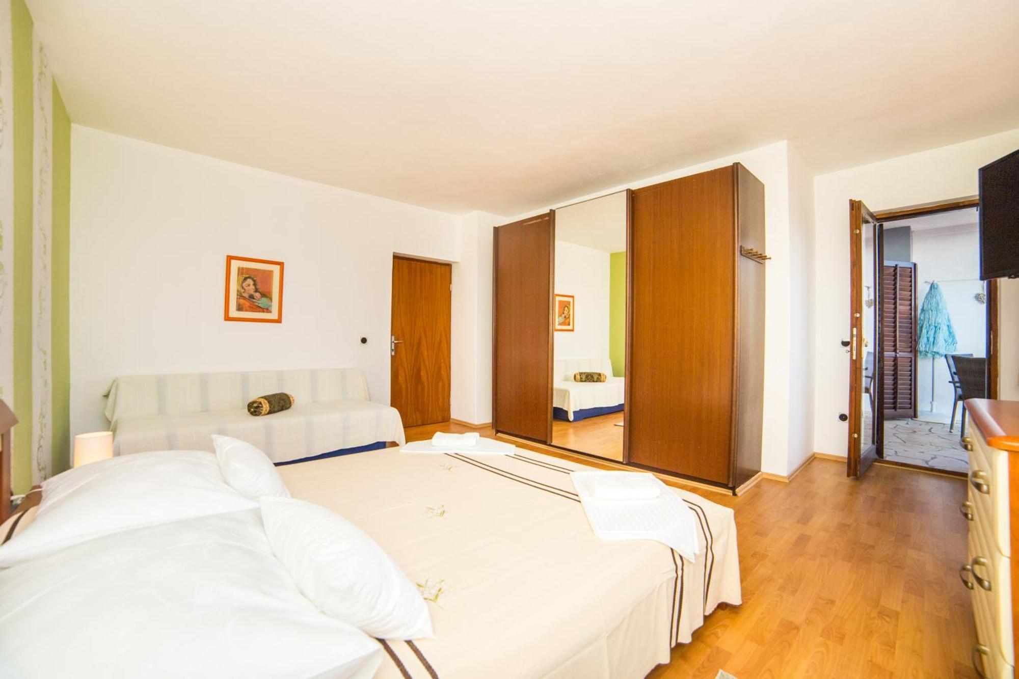 Apartment Mande Брист Екстер'єр фото