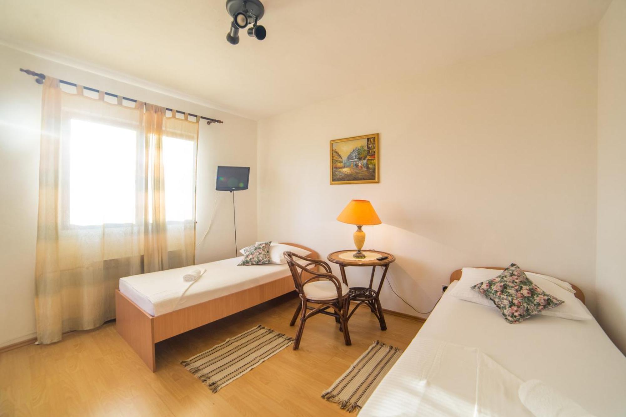 Apartment Mande Брист Екстер'єр фото